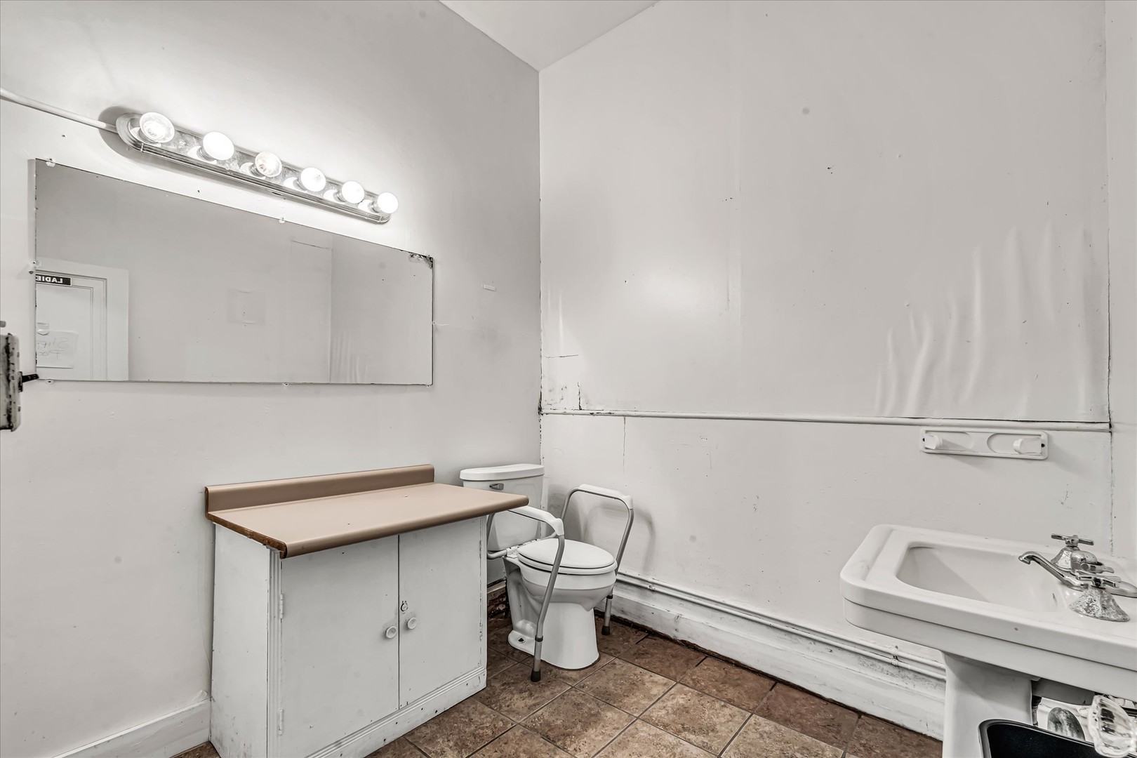 Gallery Image 18
